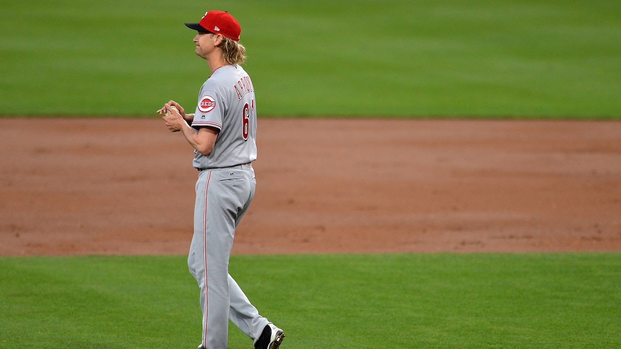 Cordero's home run, Padres' hit barrage overwhelm Reds